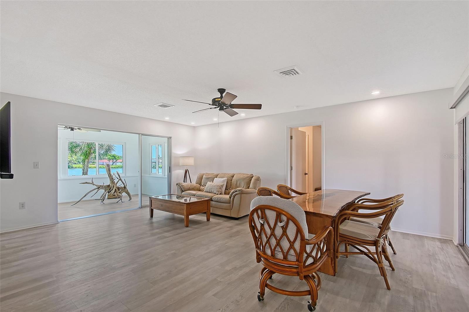 Image 11 of 54 For 415 Courbet Drive 415
