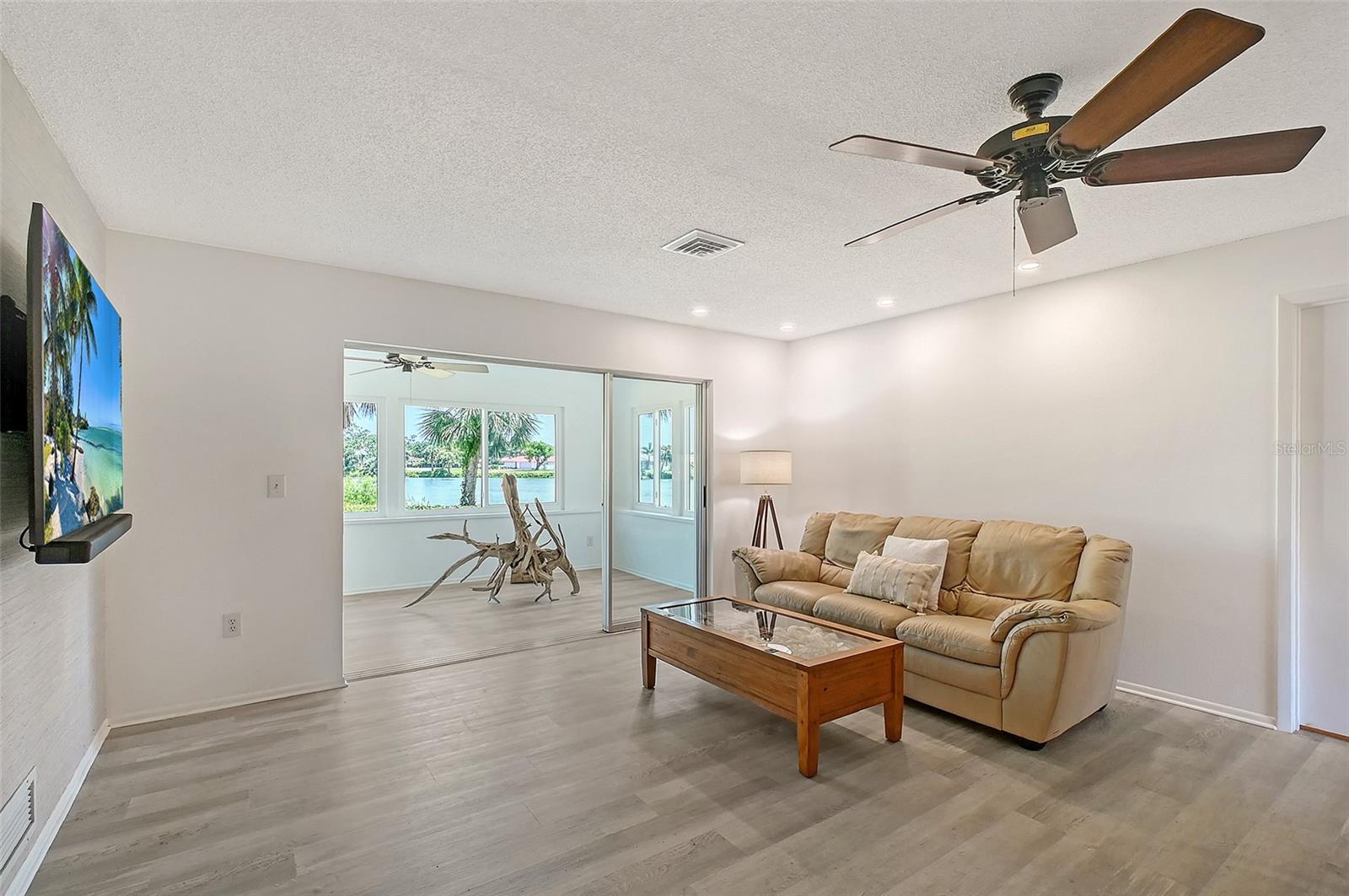 Image 14 of 54 For 415 Courbet Drive 415