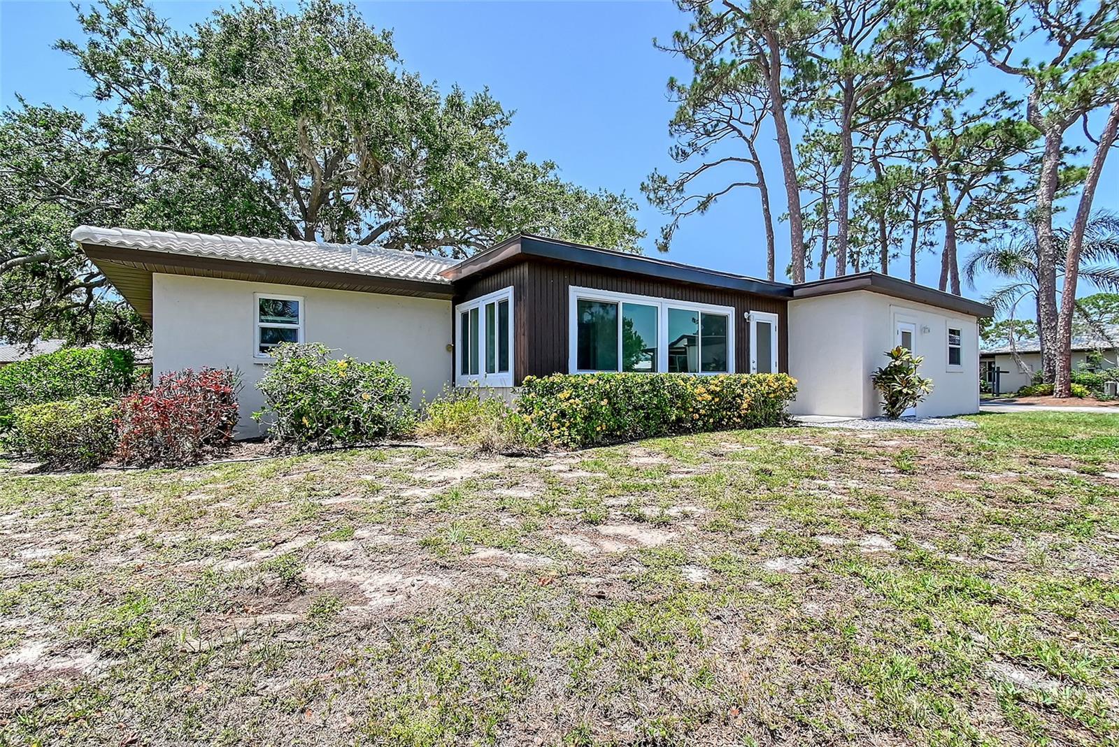 Image 37 of 54 For 415 Courbet Drive 415