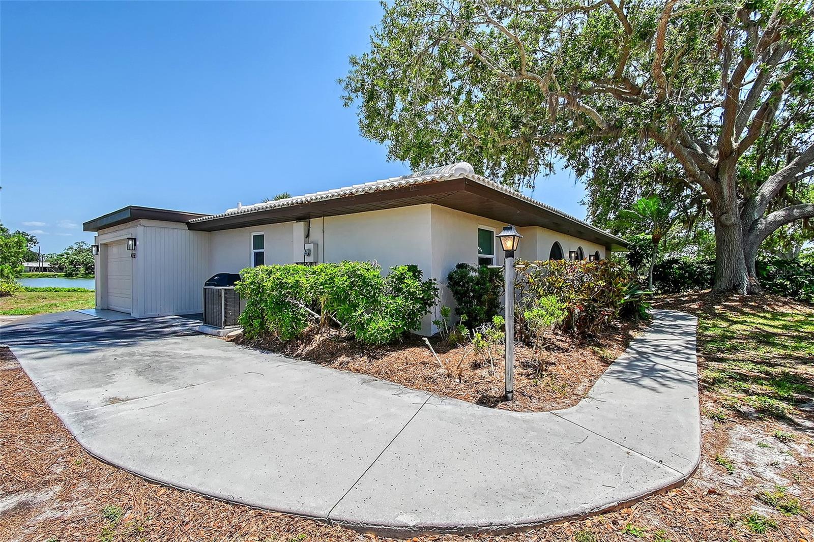 Image 7 of 54 For 415 Courbet Drive 415
