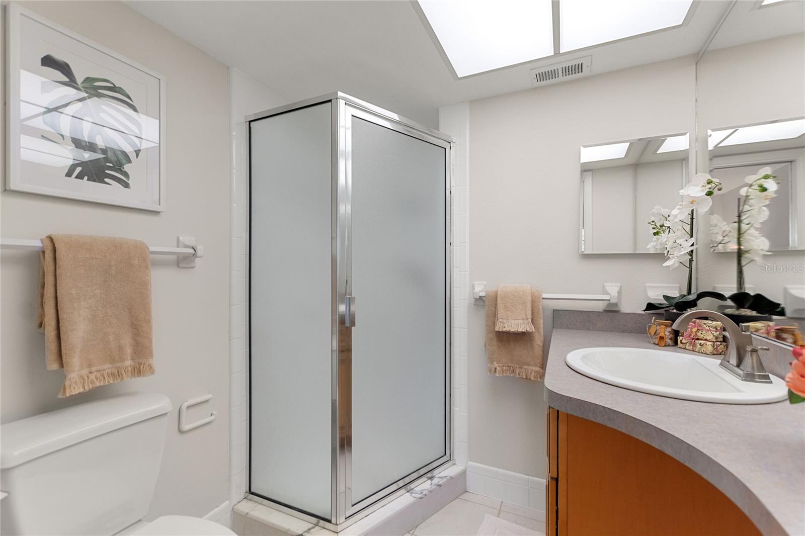Image 21 of 46 For 2507 Beneva Road 2