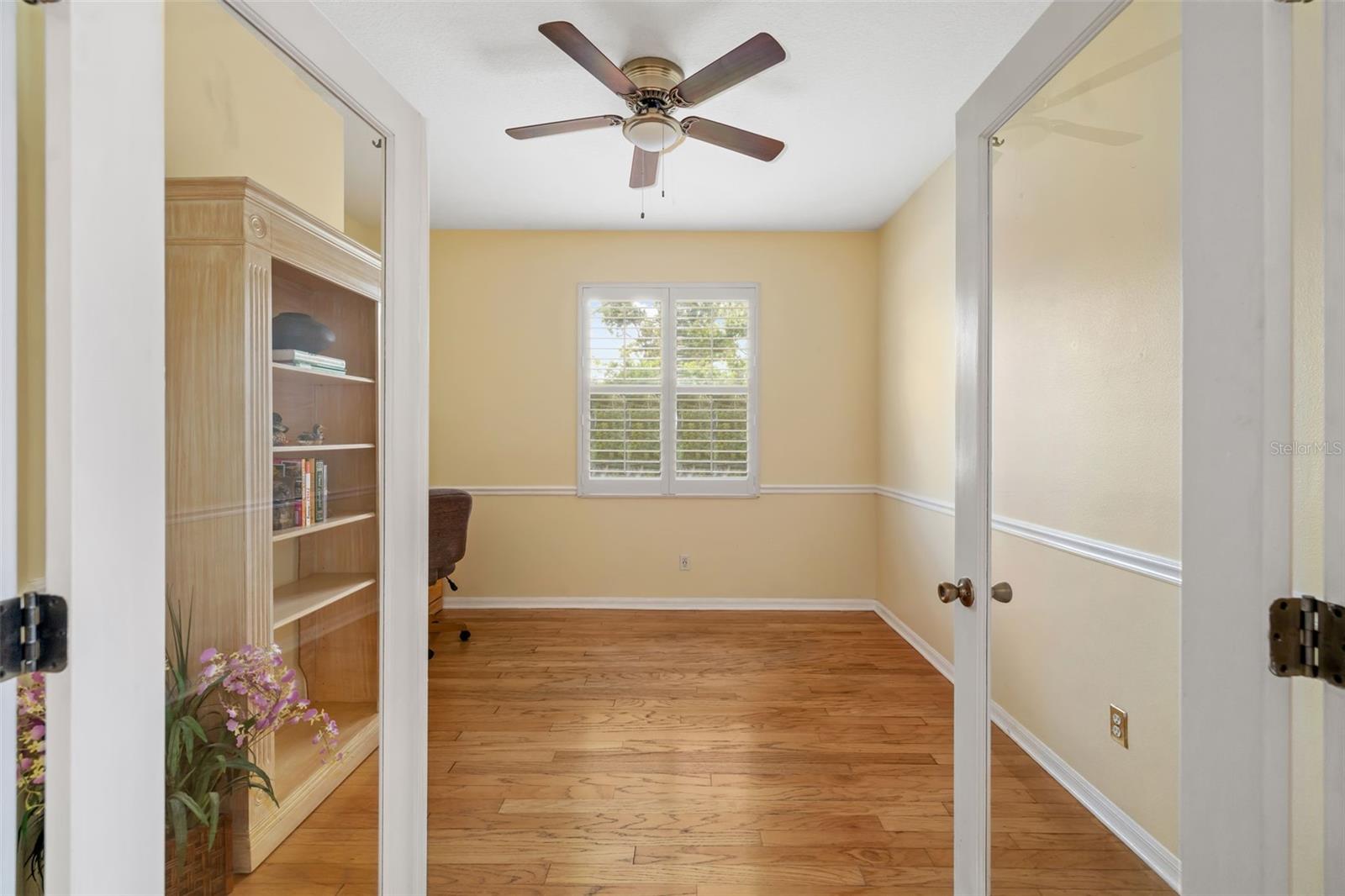 Image 11 of 47 For 370 Londonderry Drive