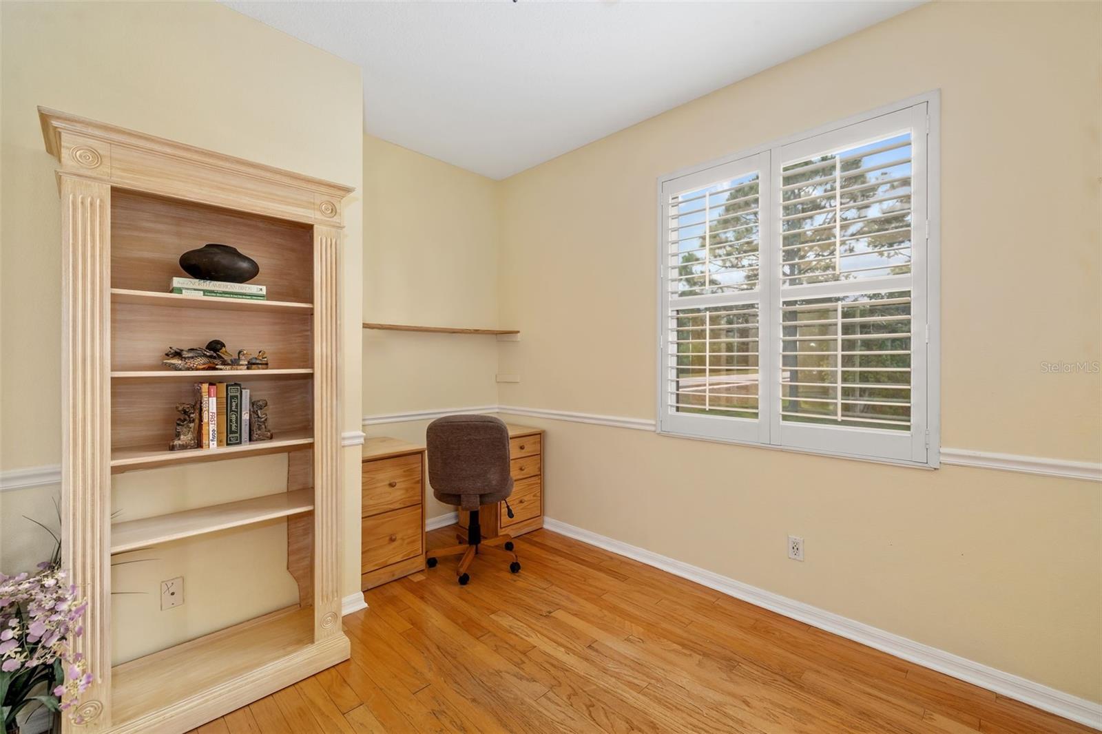 Image 12 of 47 For 370 Londonderry Drive