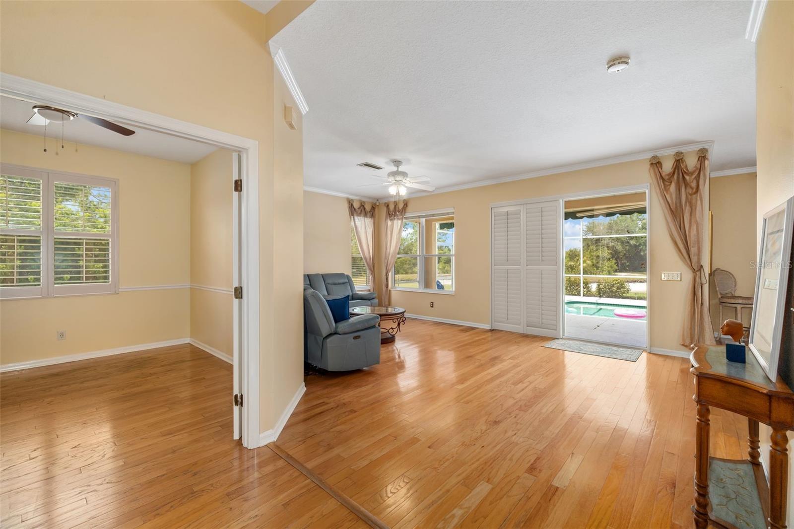 Image 13 of 47 For 370 Londonderry Drive