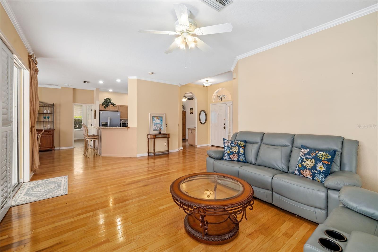 Image 18 of 47 For 370 Londonderry Drive