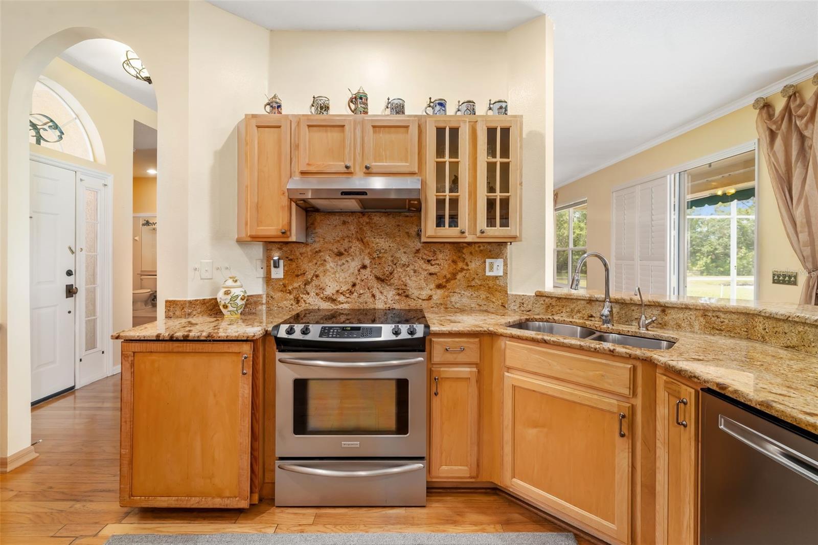 Image 22 of 47 For 370 Londonderry Drive