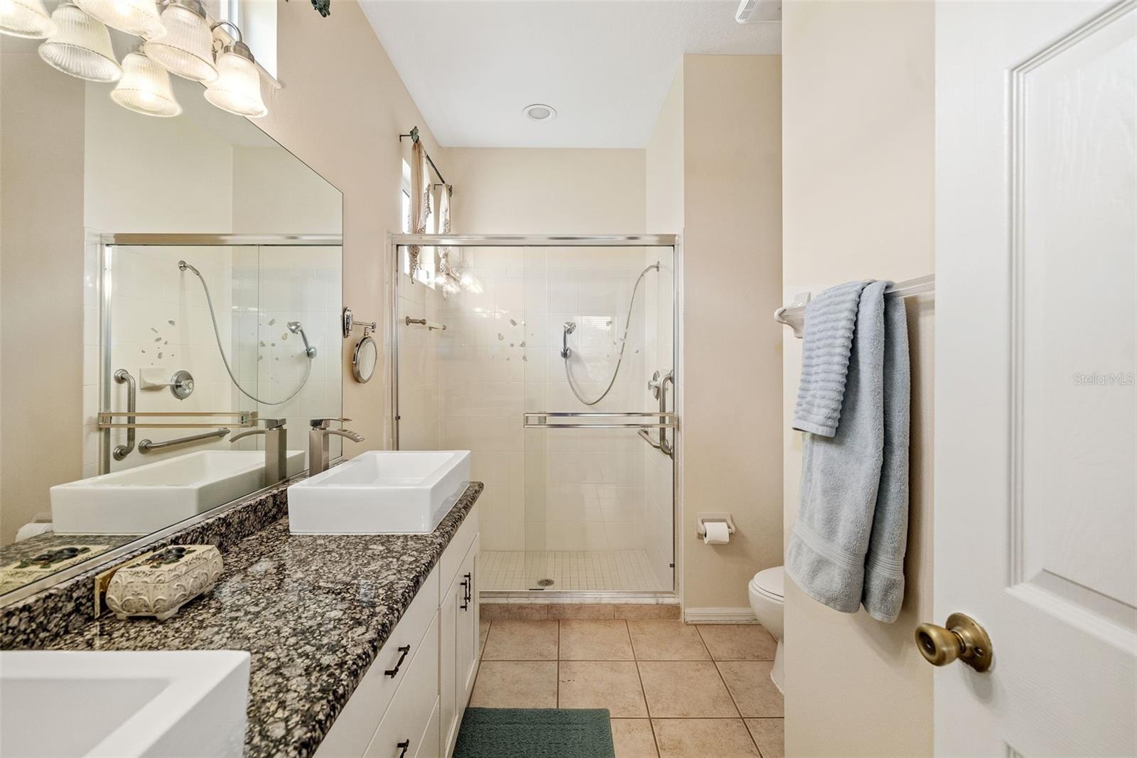 Image 30 of 47 For 370 Londonderry Drive