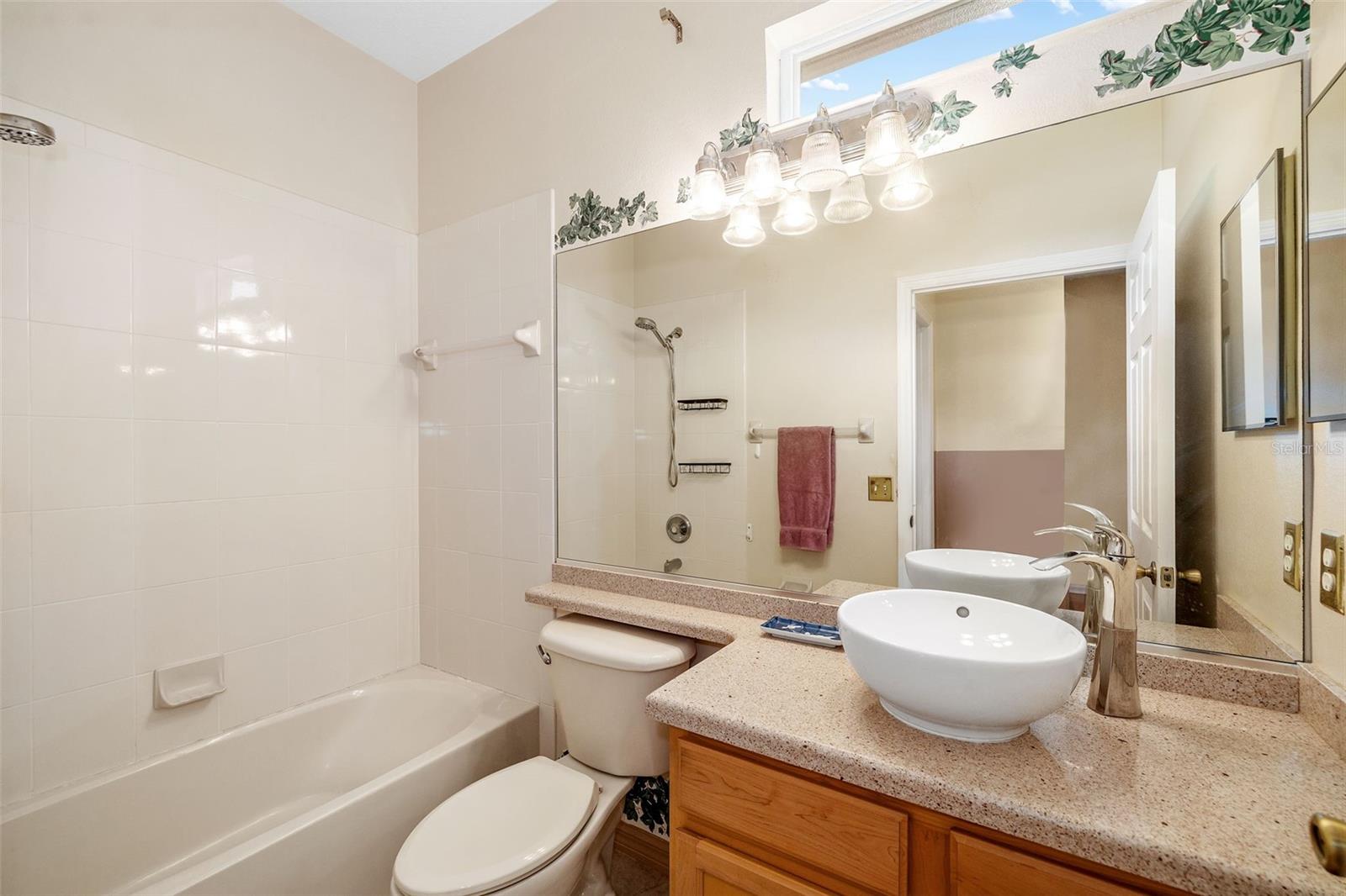 Image 33 of 47 For 370 Londonderry Drive