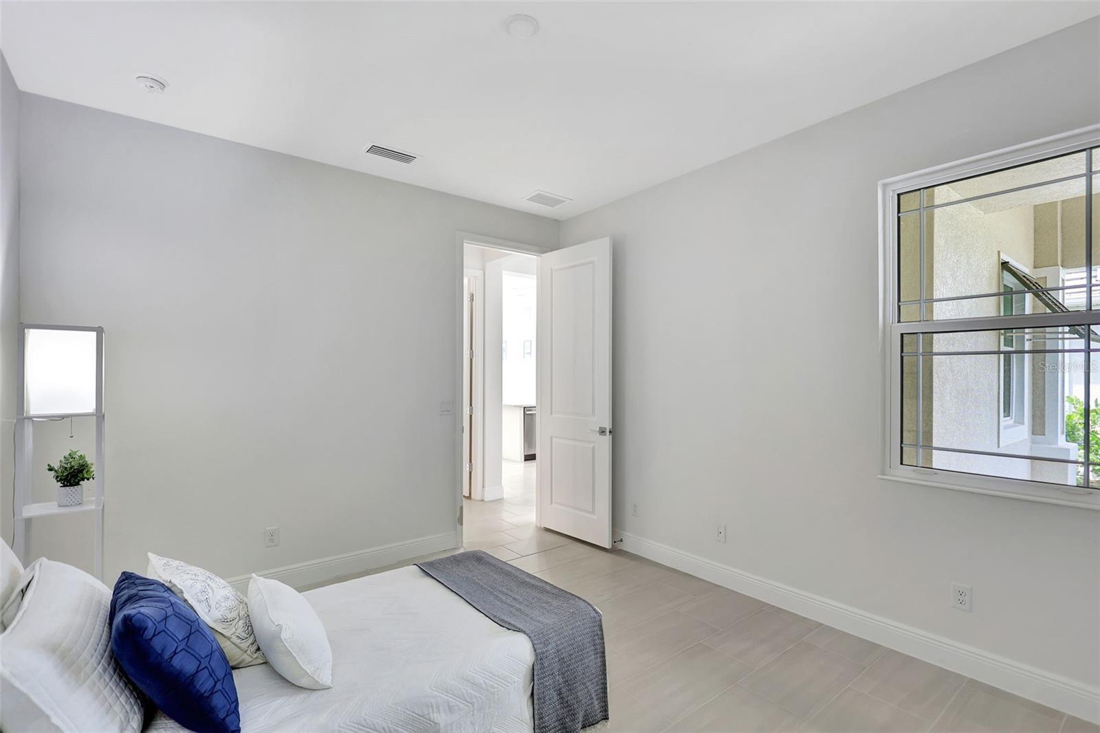 Image 31 of 61 For 251 Okeeffe Circle