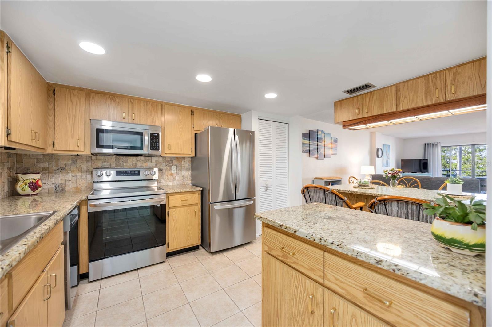 Image 20 of 62 For 1400 1st Avenue W 203