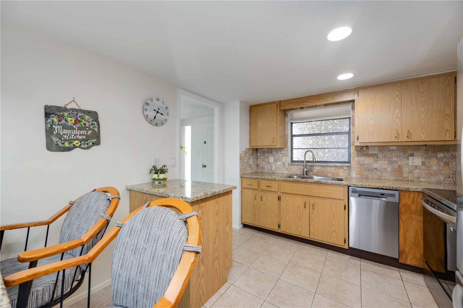Image 23 of 62 For 1400 1st Avenue W 203