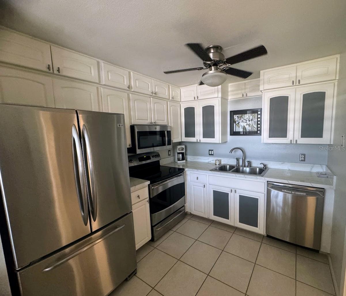 Image 2 of 17 For 647 Woodlawn Drive 647