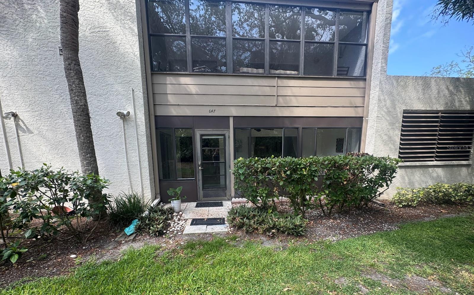 Image 5 of 17 For 647 Woodlawn Drive 647