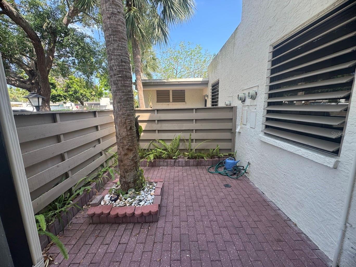 Image 6 of 17 For 647 Woodlawn Drive 647