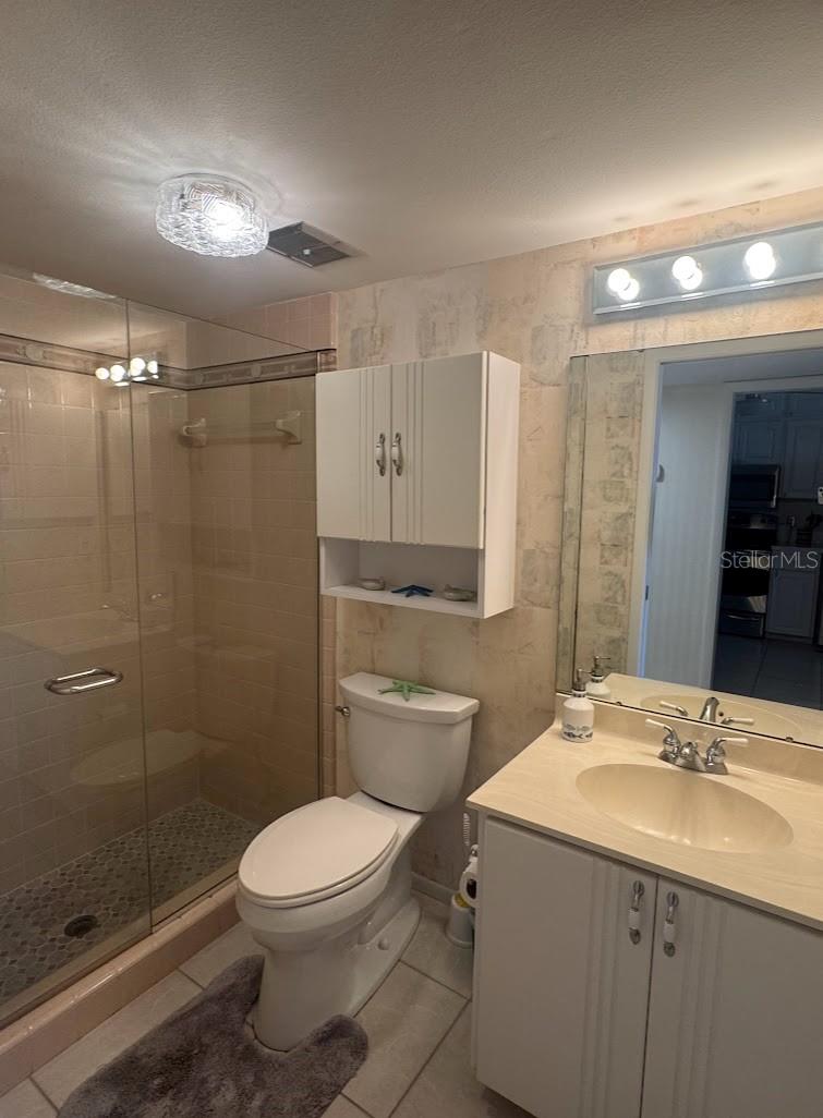Image 9 of 17 For 647 Woodlawn Drive 647