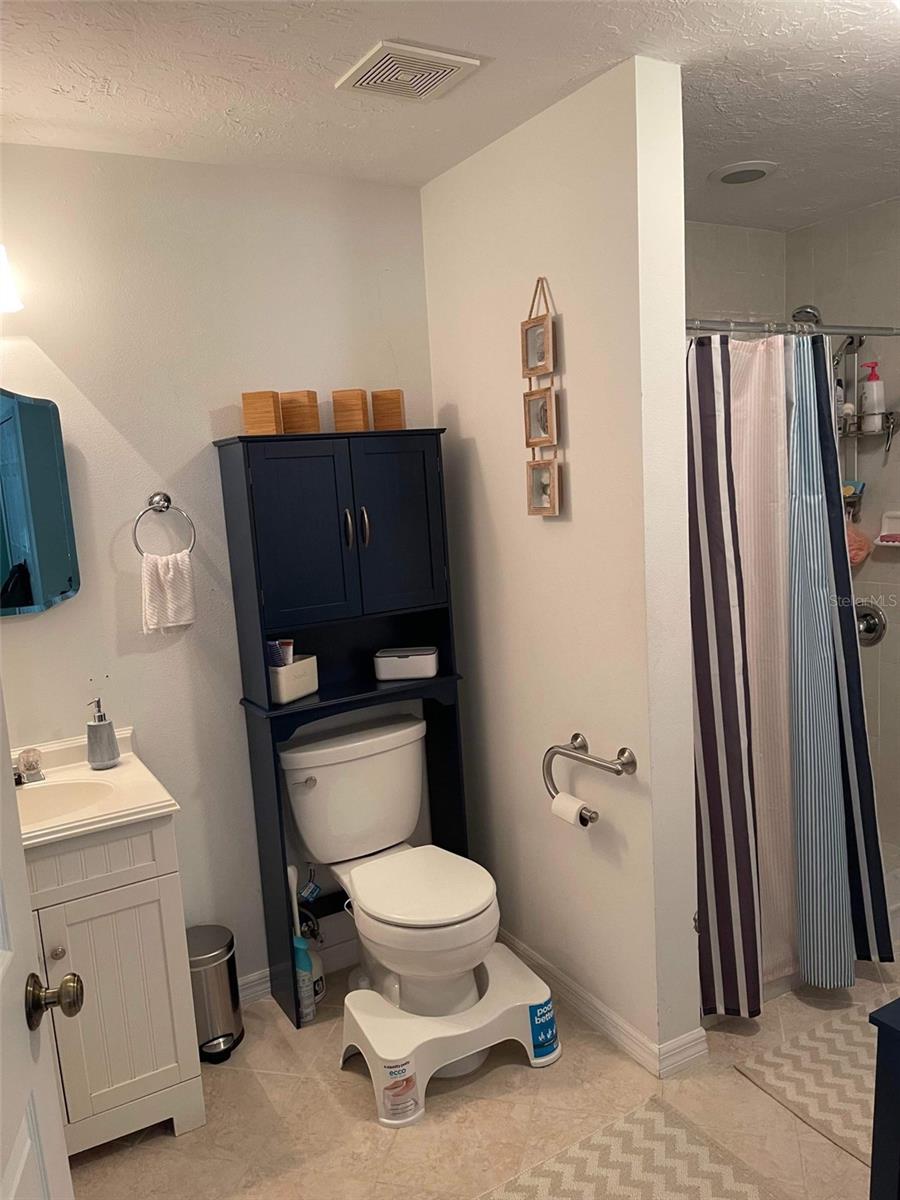 Image 6 of 11 For 2419 Wells Avenue