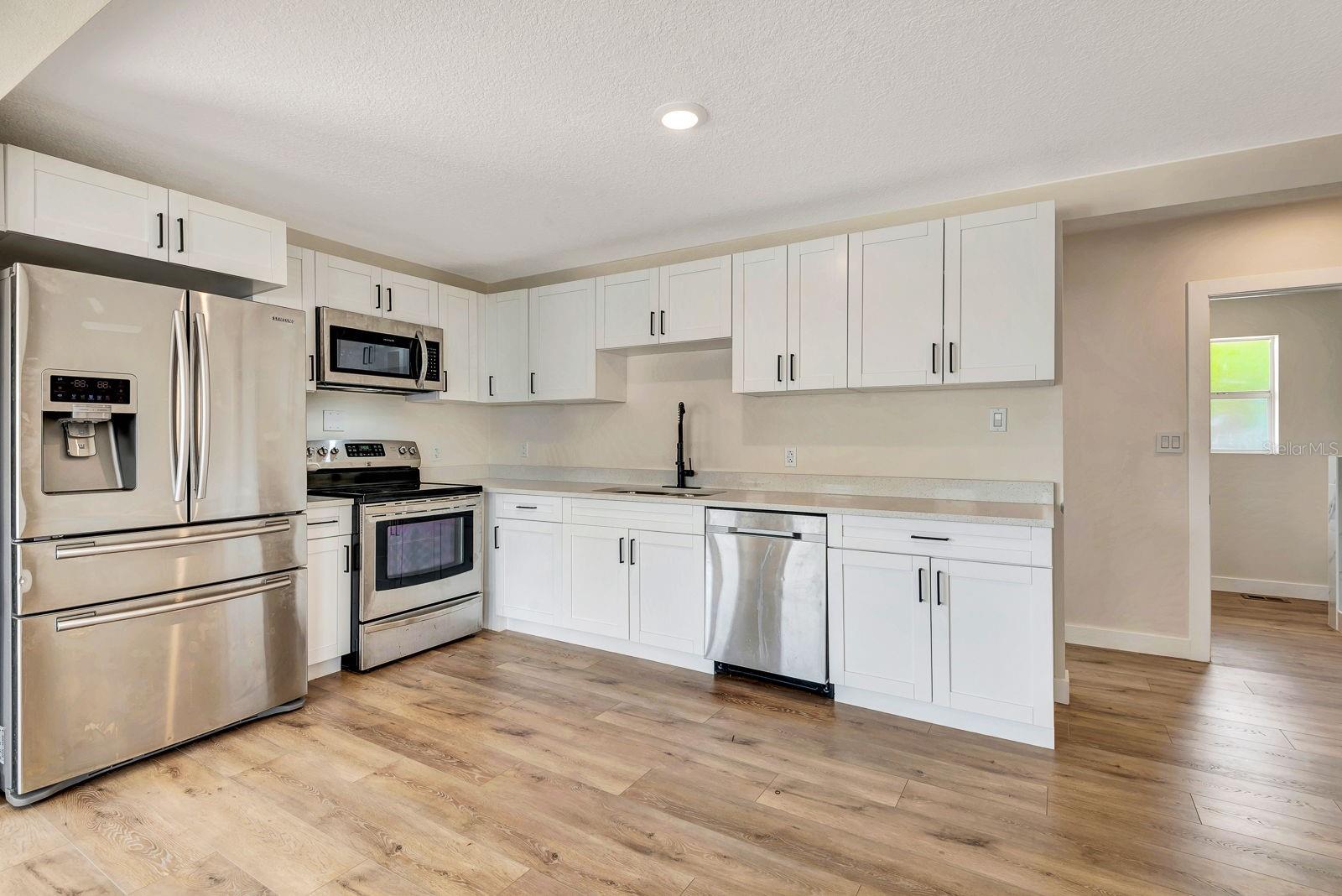 Image 10 of 54 For 609 25th Avenue W