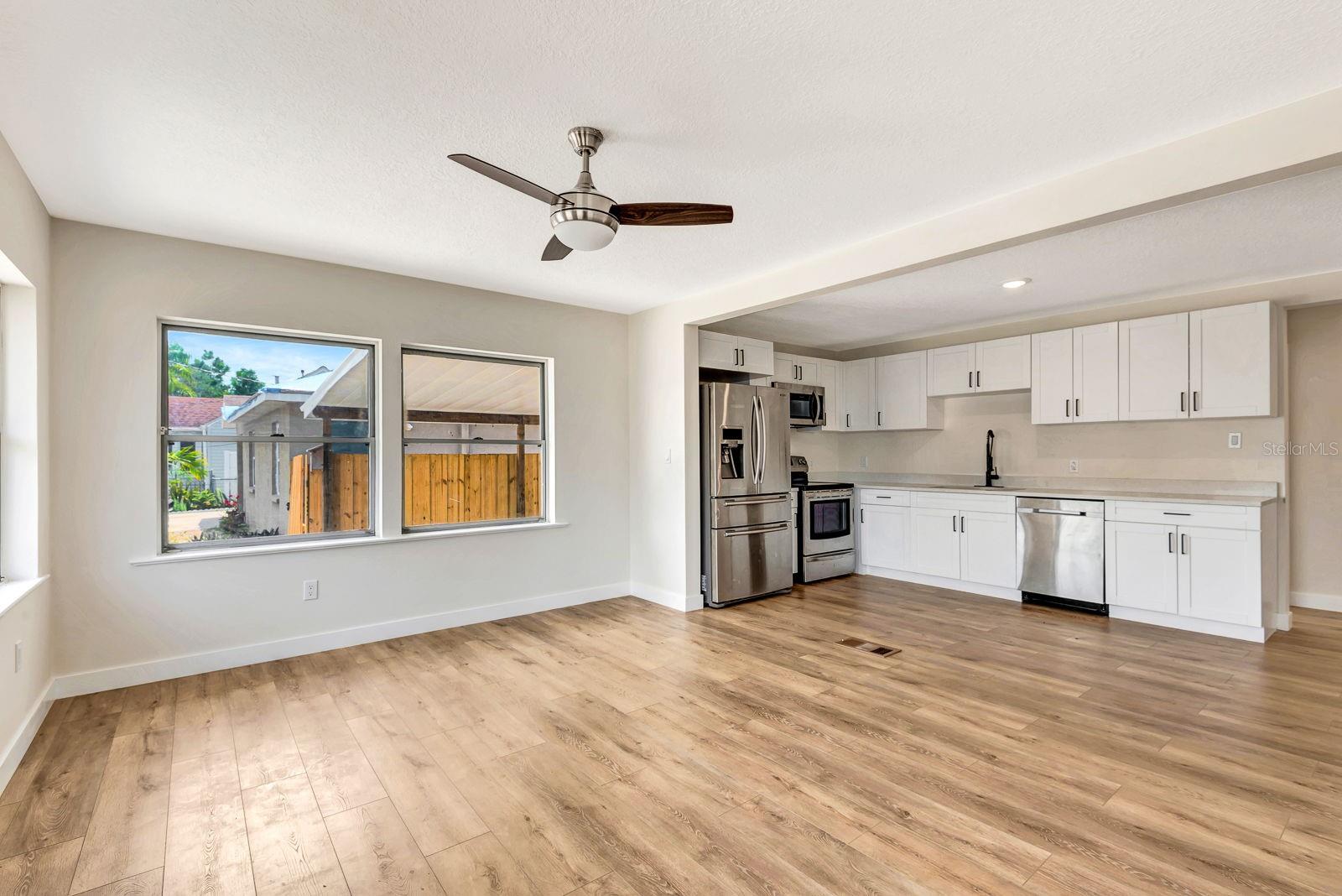 Image 11 of 54 For 609 25th Avenue W