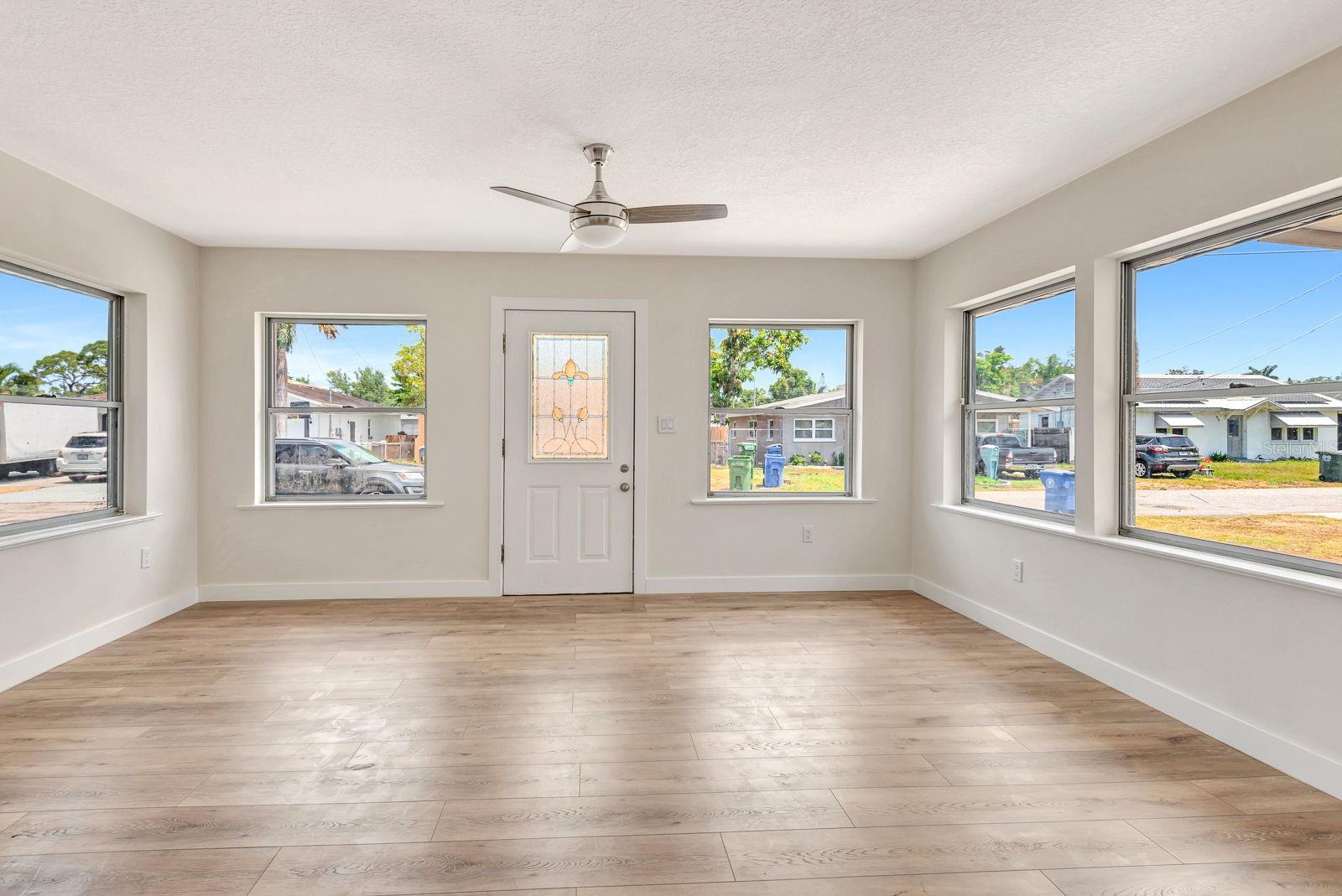 Image 13 of 54 For 609 25th Avenue W