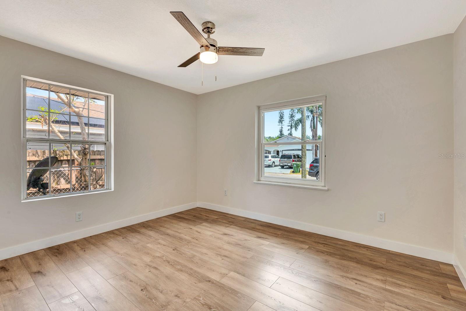 Image 16 of 54 For 609 25th Avenue W