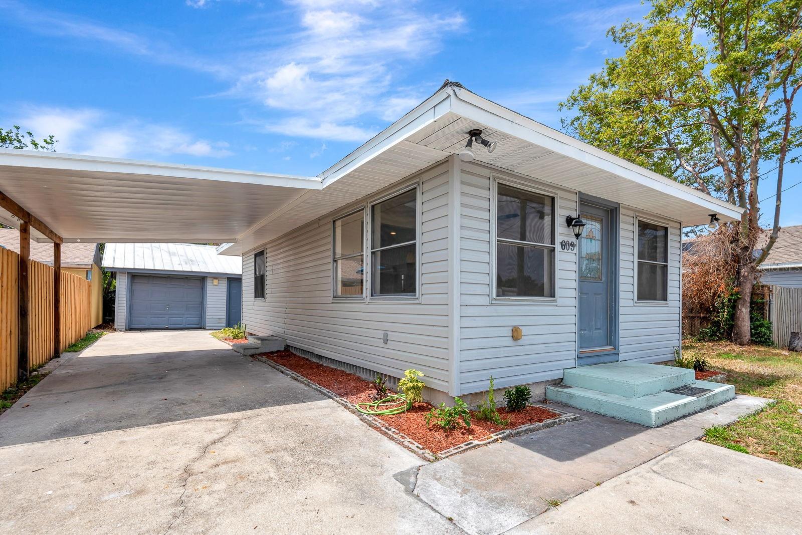 Image 2 of 54 For 609 25th Avenue W