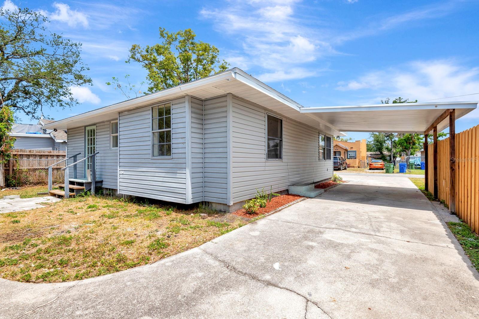 Image 3 of 54 For 609 25th Avenue W