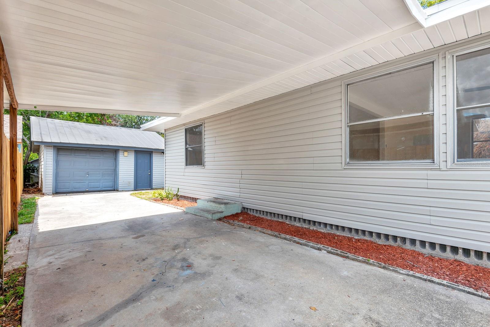 Image 33 of 54 For 609 25th Avenue W