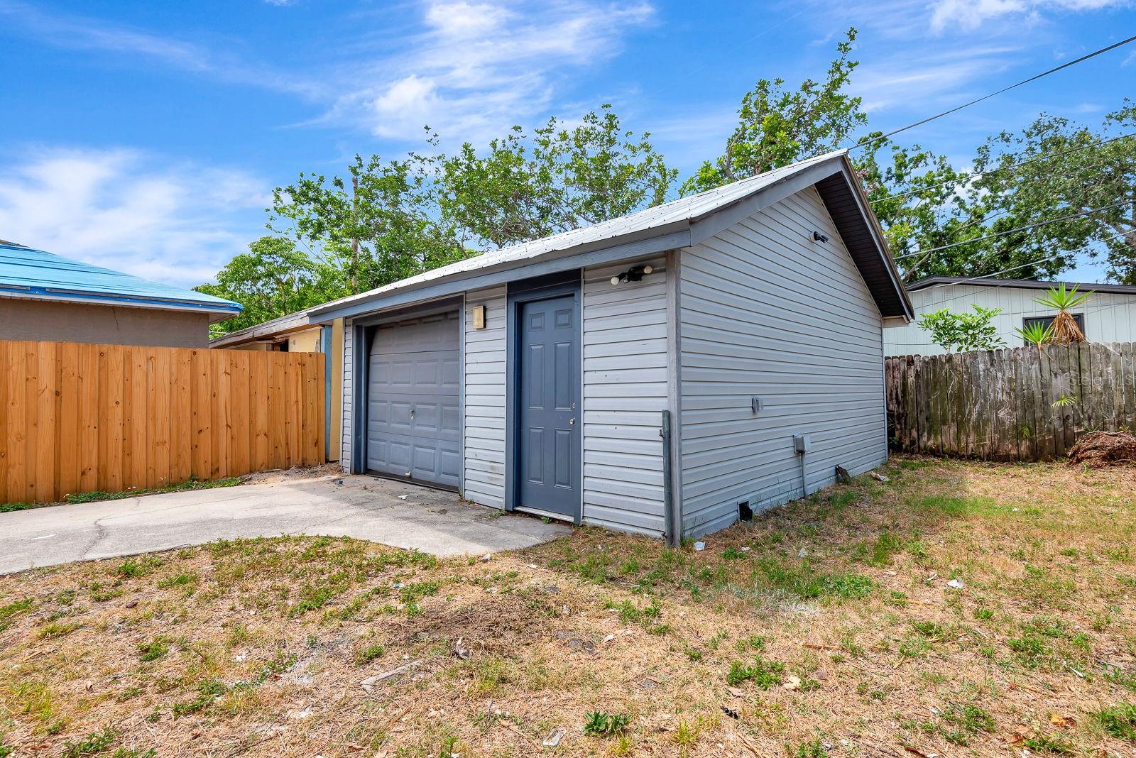 Image 35 of 54 For 609 25th Avenue W
