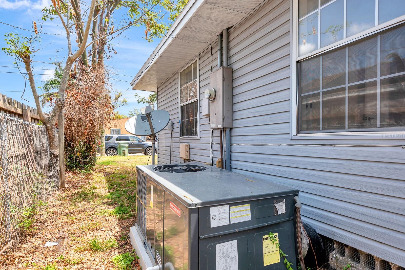 Image 38 of 54 For 609 25th Avenue W