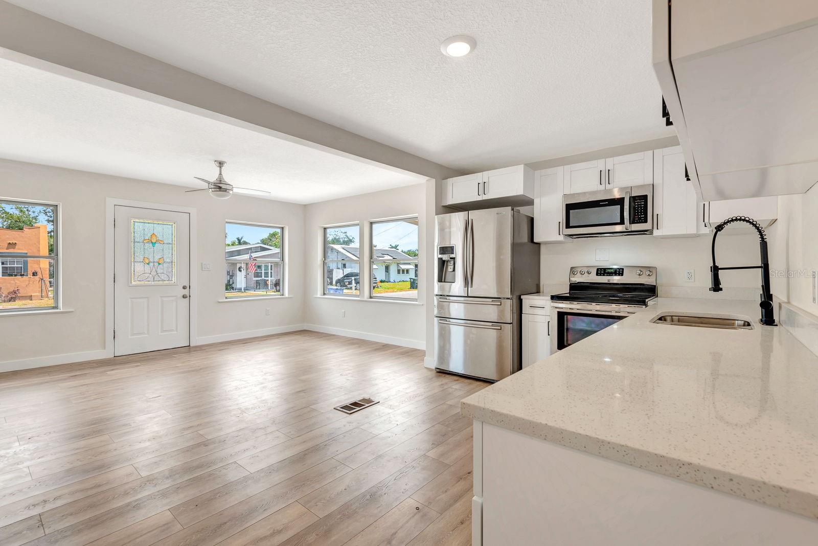Image 9 of 54 For 609 25th Avenue W