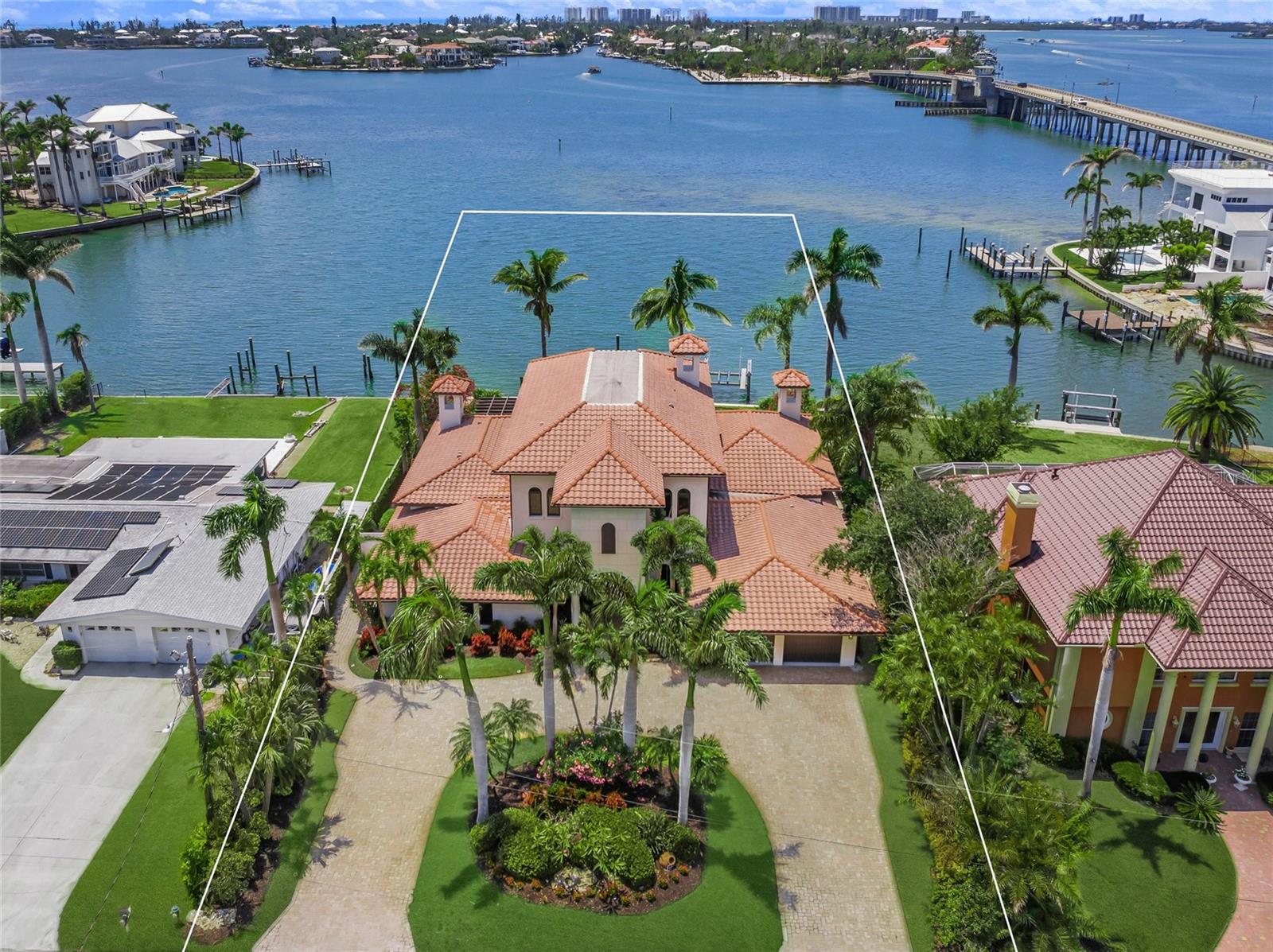 Image 4 of 97 For 3576 San Remo Terrace