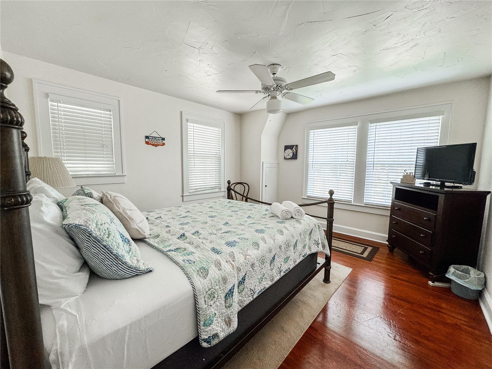 Image 41 of 55 For 708 32nd Street W