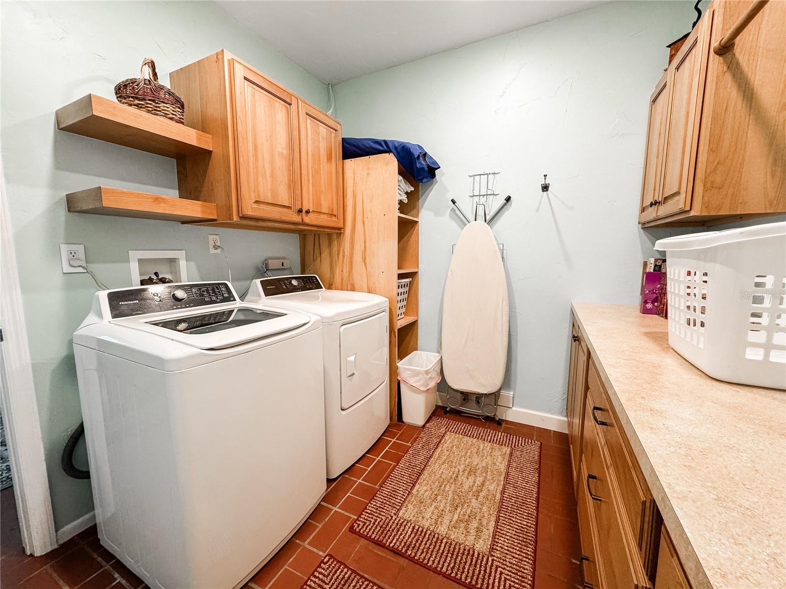 Image 43 of 55 For 708 32nd Street W