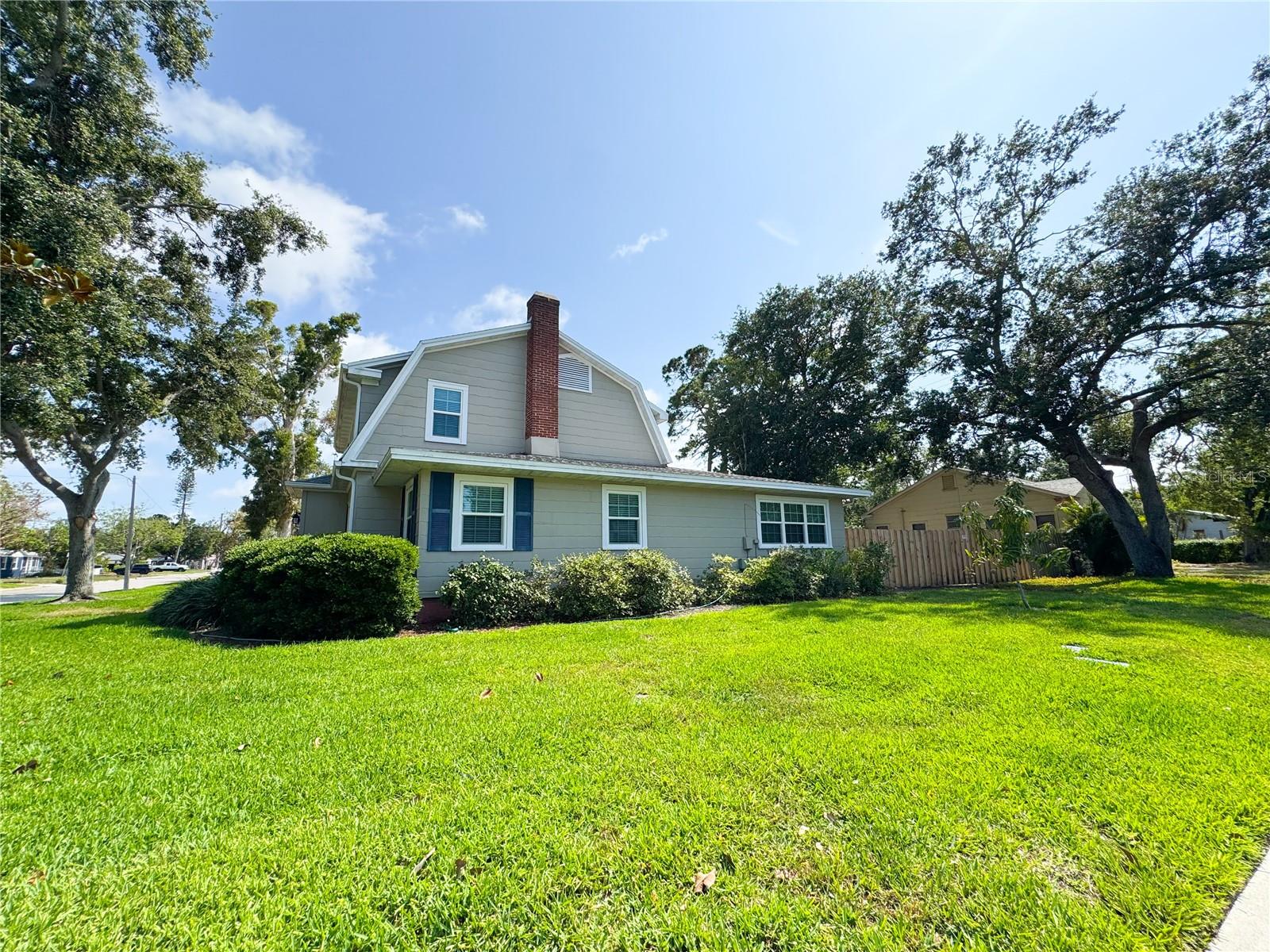 Image 6 of 55 For 708 32nd Street W