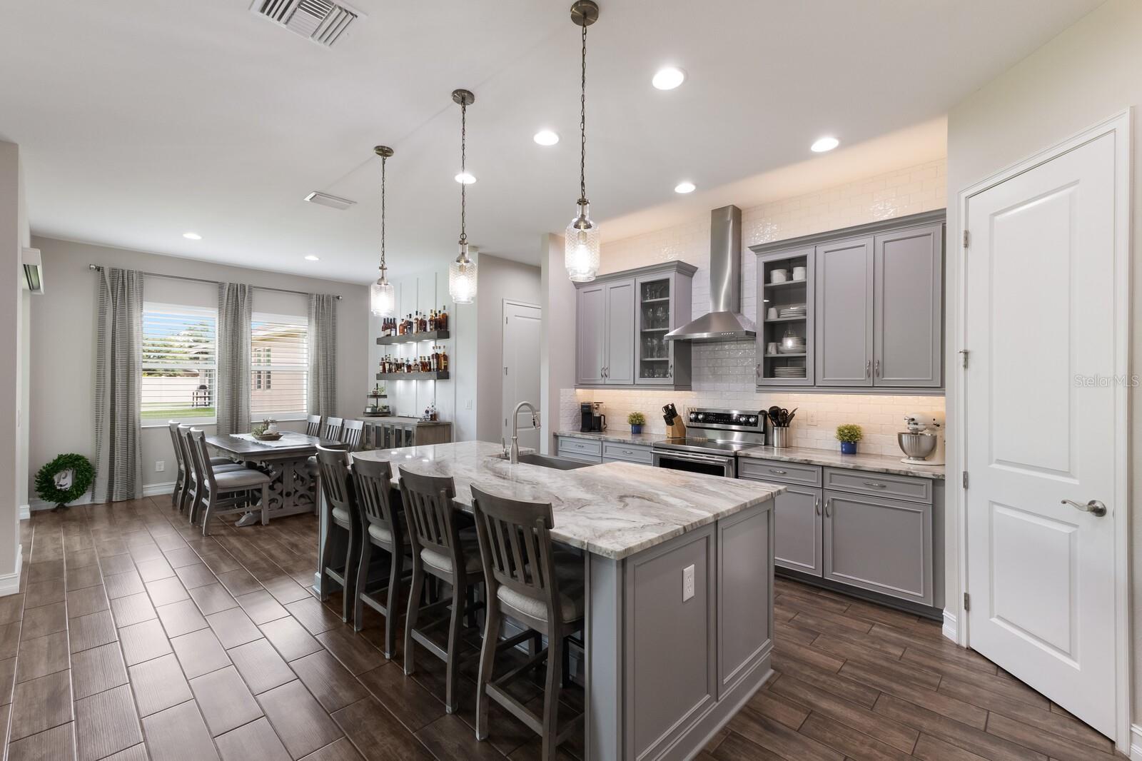 Image 10 of 31 For 11513 11th Avenue E