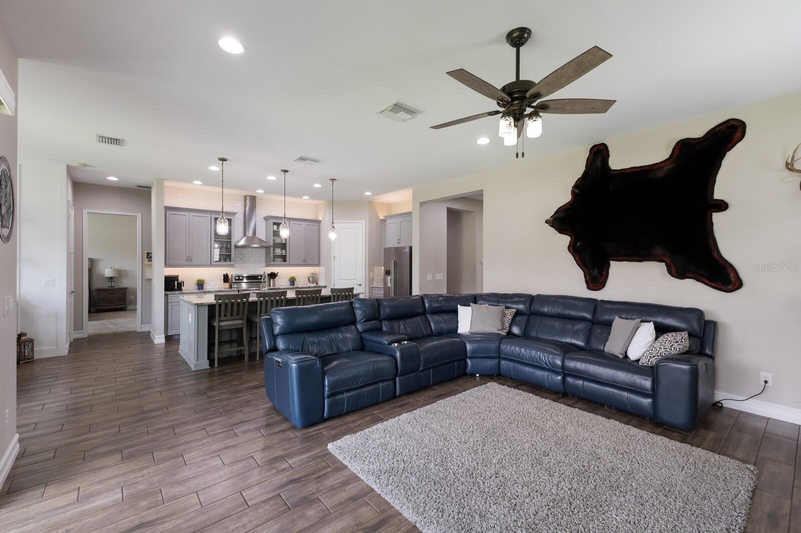 Image 17 of 31 For 11513 11th Avenue E