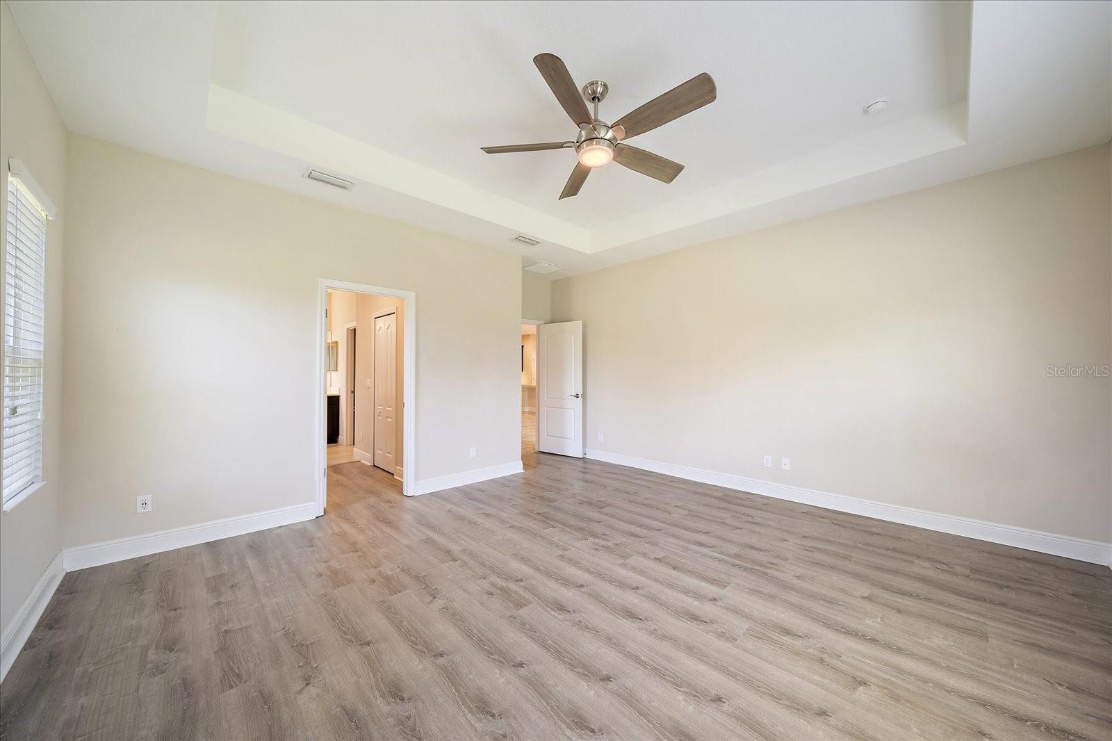 Listing photo id 13 for 1739 Lake Verona Circle