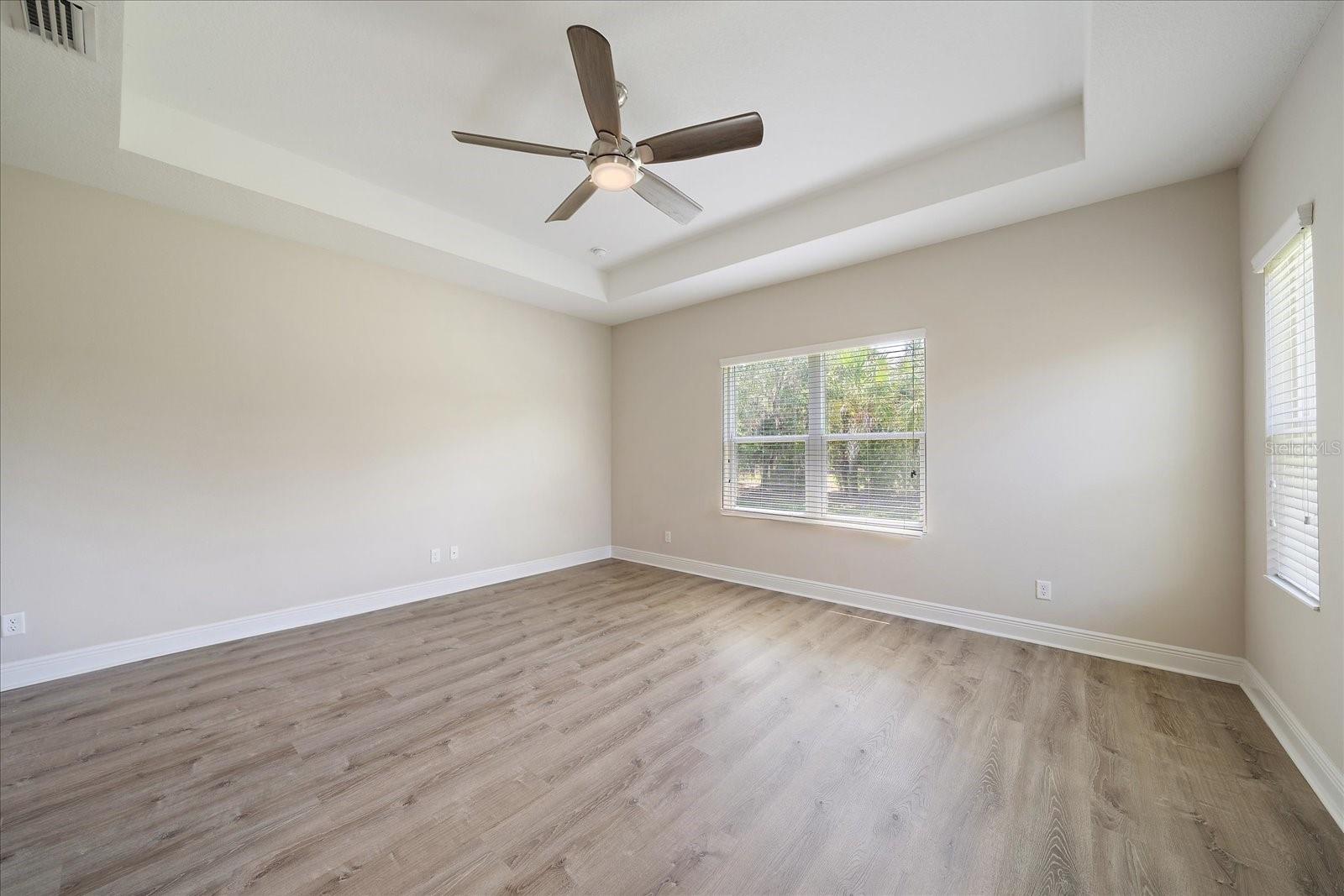 Listing photo id 18 for 1739 Lake Verona Circle