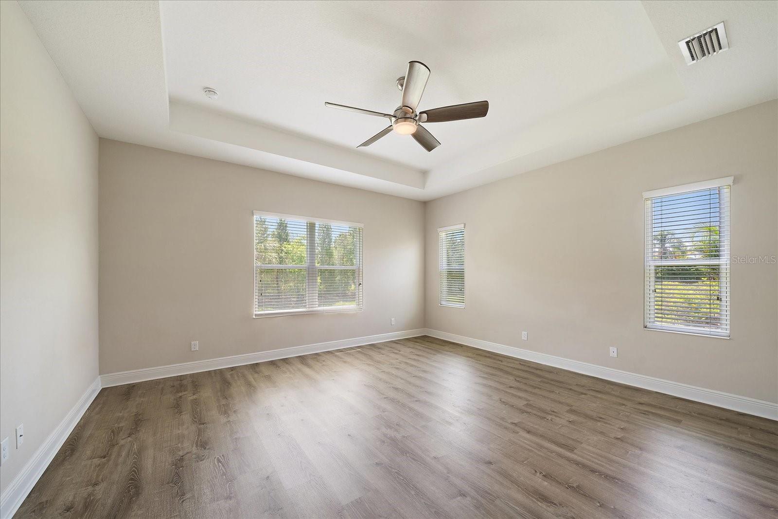 Listing photo id 19 for 1739 Lake Verona Circle