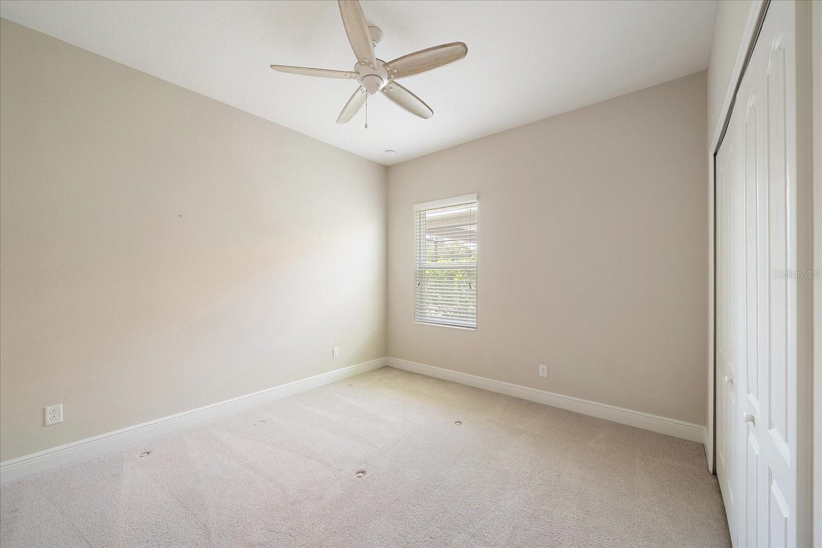 Listing photo id 25 for 1739 Lake Verona Circle