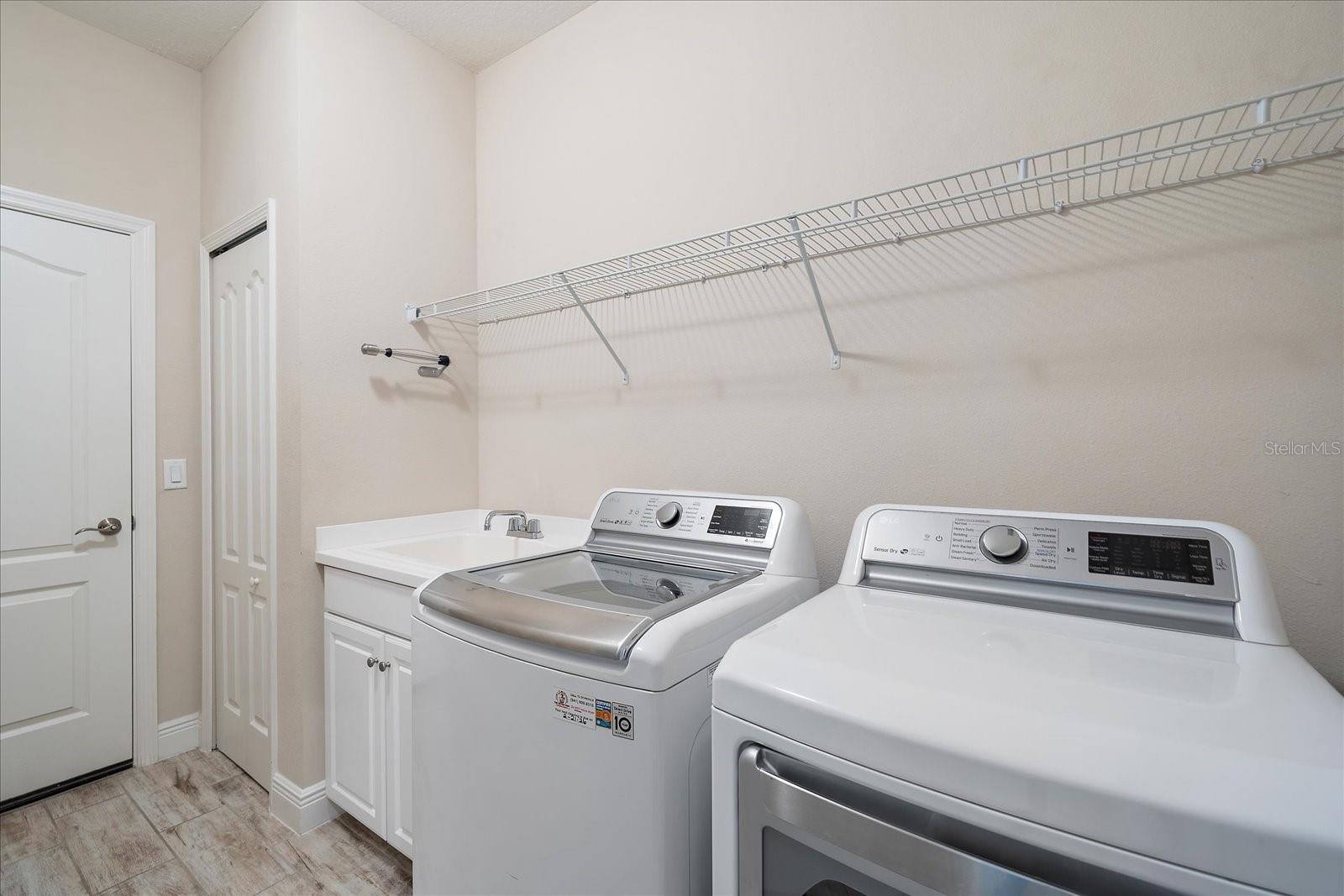Listing photo id 28 for 1739 Lake Verona Circle