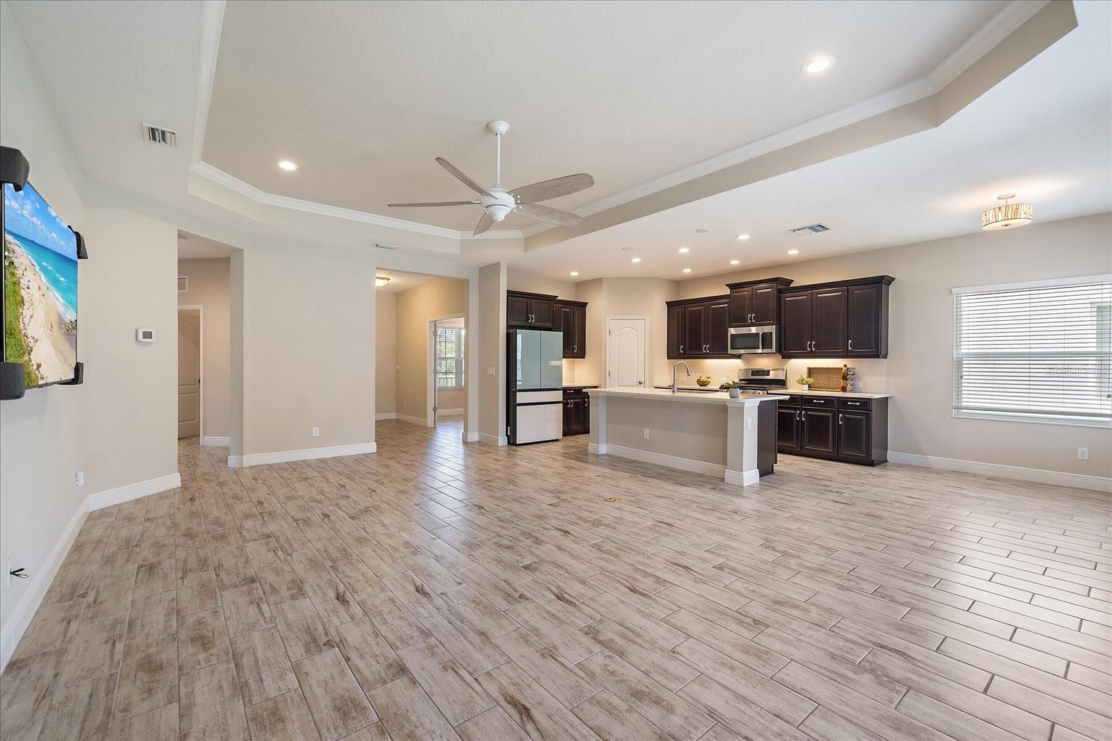 Listing photo id 4 for 1739 Lake Verona Circle