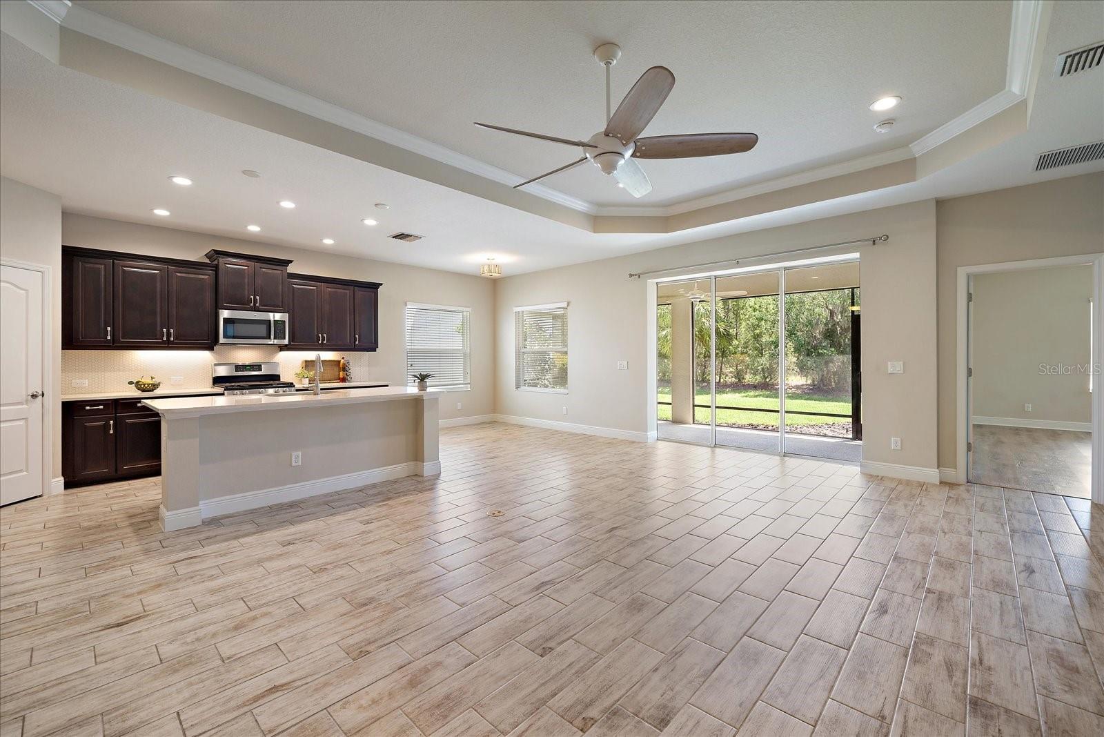 Listing photo id 5 for 1739 Lake Verona Circle
