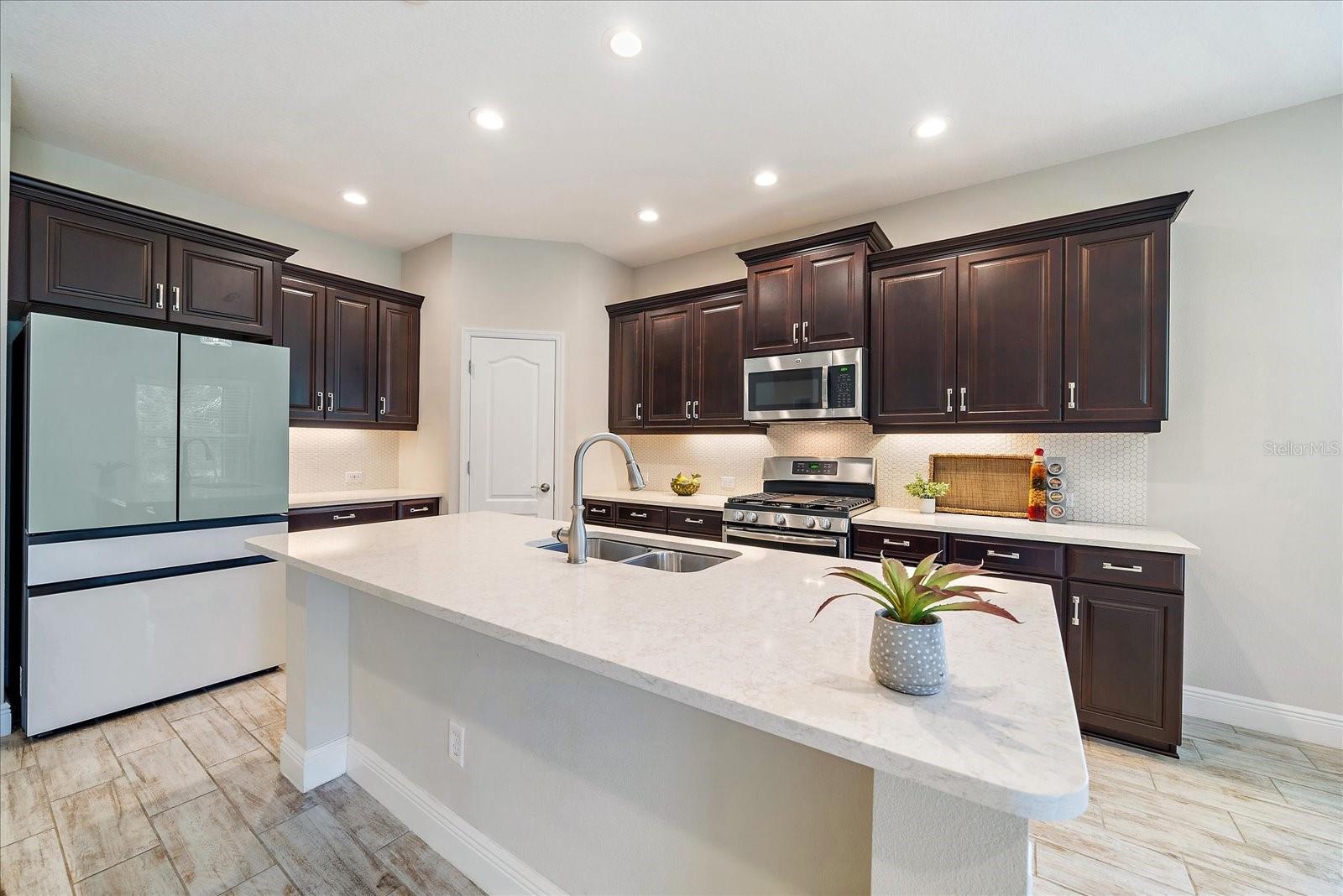 Listing photo id 7 for 1739 Lake Verona Circle
