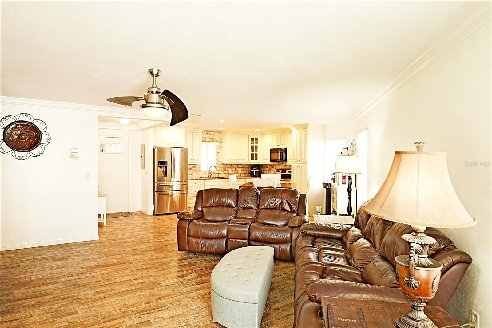 Image 10 of 36 For 802 Capri Isles Boulevard 231