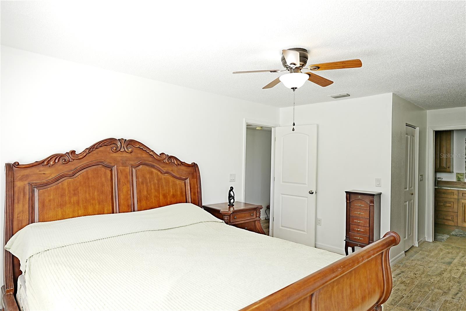 Image 19 of 36 For 802 Capri Isles Boulevard 231