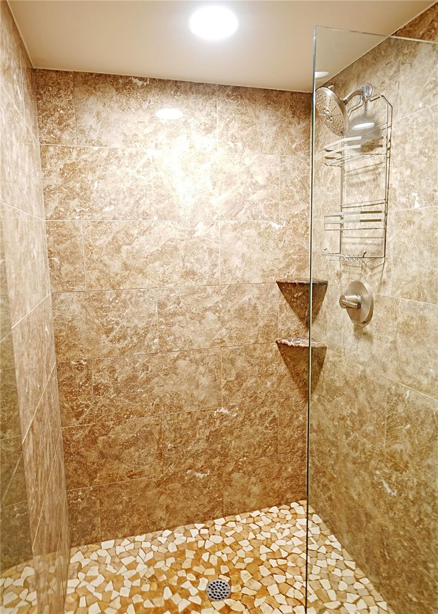 Image 25 of 36 For 802 Capri Isles Boulevard 231