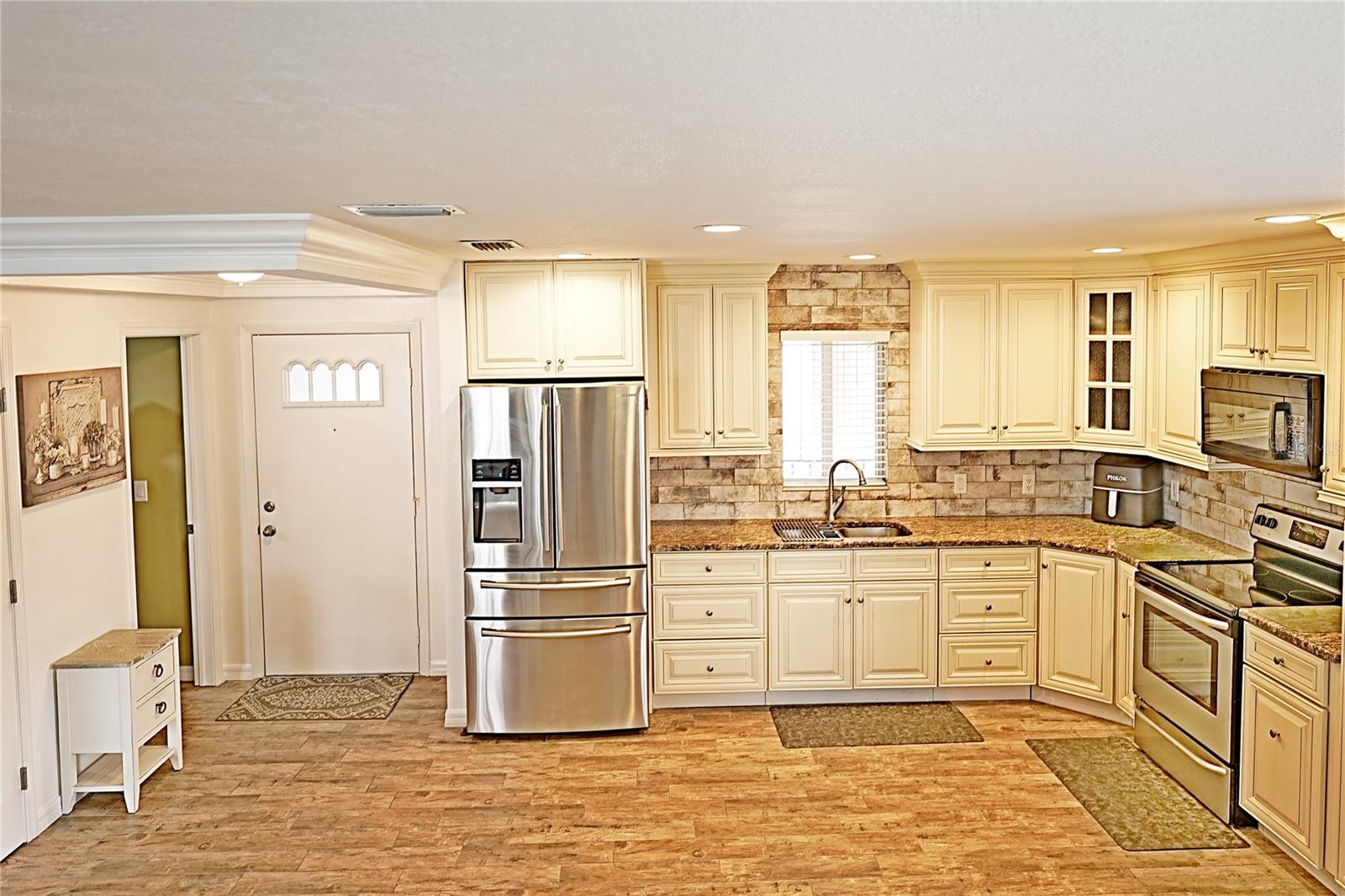 Image 6 of 36 For 802 Capri Isles Boulevard 231