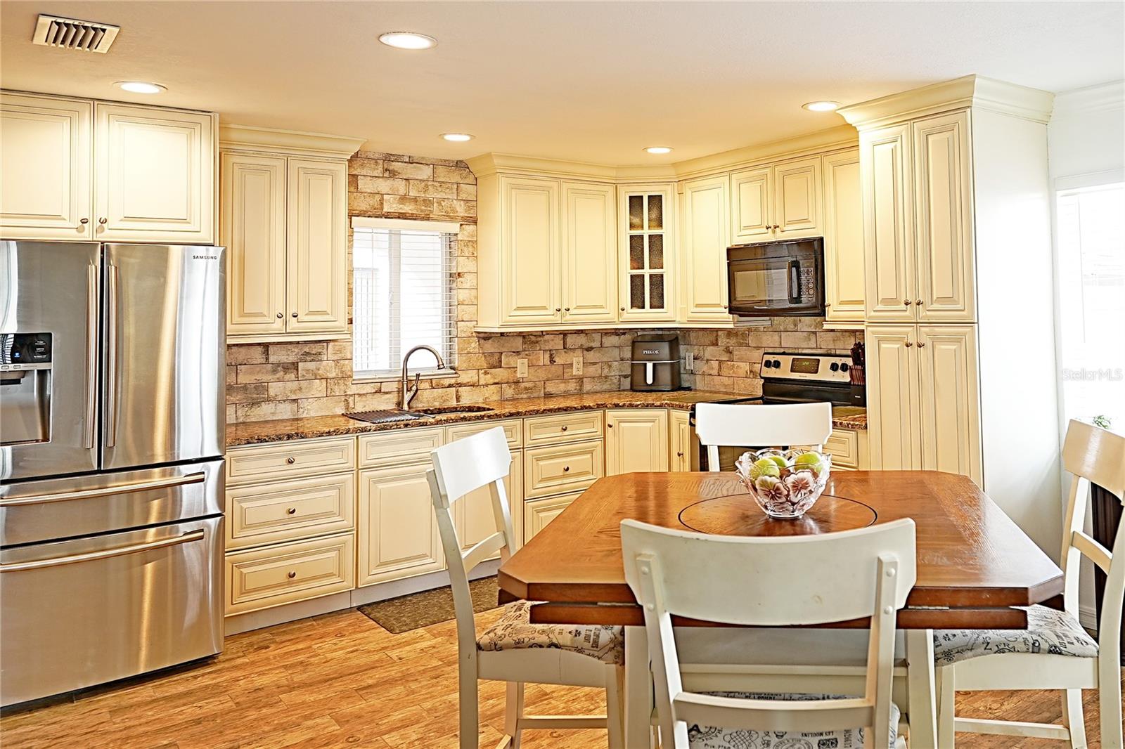 Image 7 of 36 For 802 Capri Isles Boulevard 231