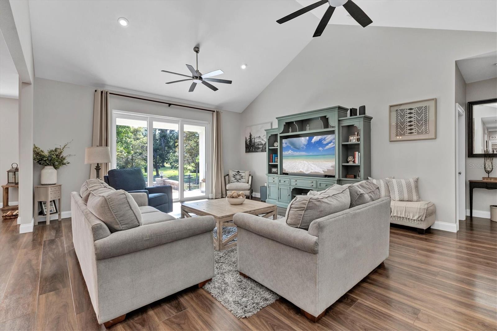 Image 11 of 46 For 6102 9th Avenue Cir Ne